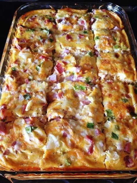 The pioneer Woman - Ree Drummond | Farmer's Casserole😋😋😋 Roasted Shrimp Recipes, Farmers Casserole, Brunch Sides, Delicious Breakfast Casserole, Ground Beef And Potatoes, Healthy Casseroles, Hash Browns, Breakfast Recipes Casserole, Delicious Breakfast