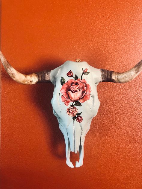 Painted Bison Skull, Decorated Animal Skulls, Bull Skull Painting, Skull Paintings, Decorated Skulls, Bone Decor, Painted Animal Skulls, Deer Skull Art, Painted Cow Skulls