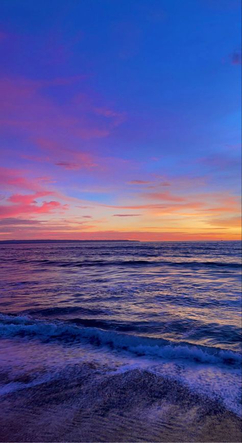 Wallpaper Sky Aesthetic, Beach Sunset Wallpaper, Wallpaper Sky, Blue Sunset, Sky Pictures, Pretty Landscapes, Ocean Wallpaper, Sky View, Beach Wallpaper