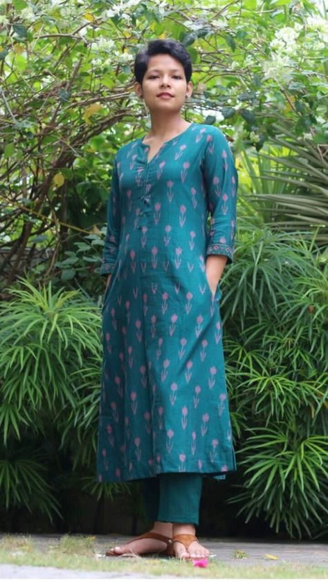 Green cotton kurti Aline Cotton Kurti, Latest Kurta Designs Women, Aline Kurti Design, Kurtis Neck Designs, Hand Embroidery Neck Designs, Neck Designs For Kurtis, Designs For Kurtis, Latest Kurta Designs, Casual Kurti