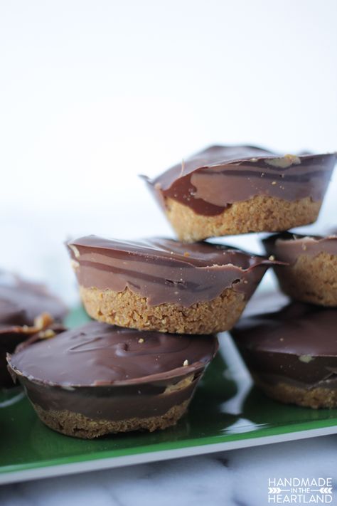 Graham Cracker Peanut Butter Cups Graham Cracker Peanut Butter, Graham Cracker Dessert, Graham Cracker Recipes, Chocolate Graham Crackers, Tap Tap, Lunch Room, Peanut Butter Recipes, Baking Sweets, Yummy Sweets