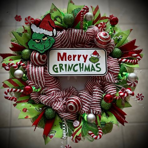 Cute Christmas Wreaths Diy, Dallas Cowboys Deco Mesh Wreath, Christmas Wreath Theme Ideas, Grinch Theme Wreath Diy, Grinch Themed Christmas Wreath, Funny Christmas Wreaths Diy, Stocking Wreaths Front Doors, Grinch Ribbon Wreath, Christmas Ribbon Wreaths Diy