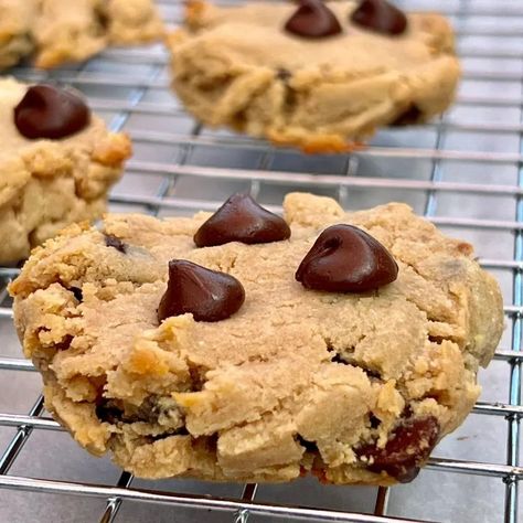 The Best Cottage Cheese Chocolate Chip Cookies | Foodtalk Ww Keto Recipes, Cottage Cheese Chocolate Chip Cookies, Cottage Cheese Cookies Recipes, Cottage Cheese Cookies, Devotion Protein, Cottage Cheese Chocolate, Lighter Desserts, Gf Cookies, Cake Mug