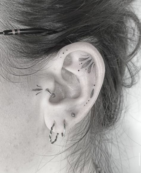 Front Ear Tattoo, Marking Tattoo, Cartilage Tattoo, Tattoo Oreille, Hand Poke Tattoo, Tattoo Ear, Kid Name Tattoo, Ear Tattoos, Hand Poked Tattoo