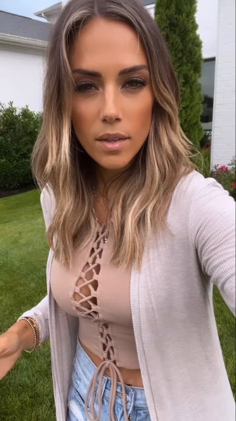 Jana Kramer Hair Short, Kramer Painting, Kramer Vs Kramer Movie, Dustin Hoffman Kramer Vs Kramer, Jana Kramer, Kramer Guitars Vintage, Long Hair Styles, Hair Styles, Hair