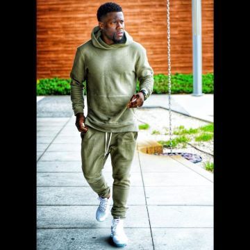 Sneak­ers AIR VA­POR­MAX FK "OFF-WHITE" of Kevin Hart on his ac­count In­sta­gram #Sneak­ers #AIRVA­POR­MAX #FK "#OFFWHITE" of #KevinHart on his #ac­count #In­sta­gram #Fashion #Outfits #Spotern Kevin Hart Fashion, Celebrity Sneakers, Disney Quotes Funny, Rap Lyrics Quotes, Famous Movie Quotes, Sweat Suit, Historical Quotes, Kevin Hart, Einstein Quotes