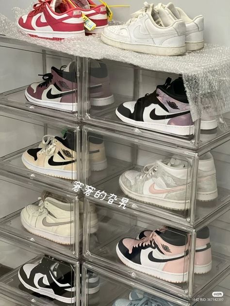 Sepatu Air Jordan, Dream Vision Board, Room Makeover Bedroom, Aesthetic Shoes, Room Makeover Inspiration, Swag Shoes, Room Inspiration Bedroom, Pretty Shoes, Dream Shoes