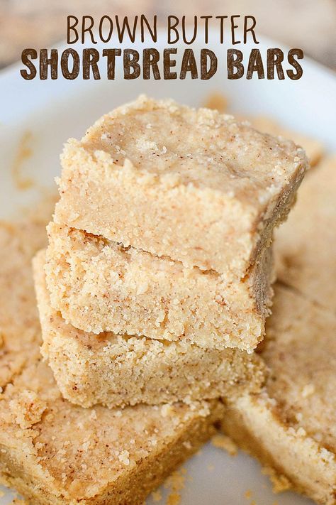 Shortbread Bars with brown butter are made with just 5 ingredients! They are dense, and crumbly, with a crisp outer crust and a rich, buttery interior, with notes of vanilla and caramel. Brown Butter Shortbread, Brown Butter Desserts, Shortbread Bars Recipes, Toffee Chips, Shortbread Bars, Cookie Time, Cookie Bar Recipes, Fun Baking Recipes, Brown Butter