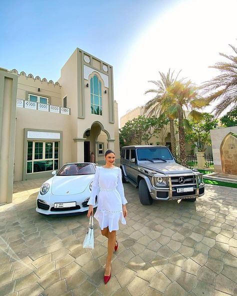 Real Estate Investor Aesthetic, Real Estate Aesthetic Women, Prayer Bored, Kristina Core, Real Estate Aesthetic, Dubai Bling, Realtor Style, Real Estate Agent Outfits, New Month New Goals