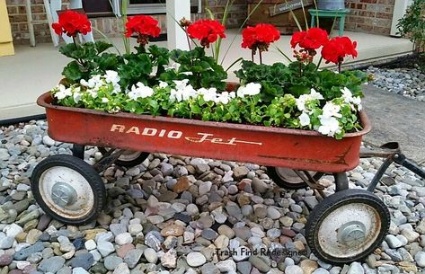 Wagon Garden, Wagon Ideas, Cottage Gardening, Wagon Planter, Spiral Garden, Vintage Porch, Vegetable Garden Tips, Old Wagons, Radio Flyer