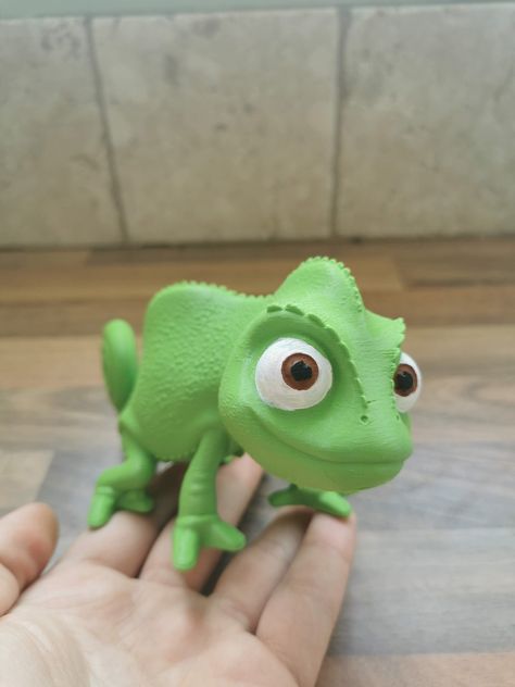 3d Printed Disney, 3d Print Disney, Disney 3d Printing Ideas, Pascal From Tangled, 3d Printing Diy, 3d Printer Projects, 3d Printed Objects, Figure Statue, 3d Printing Projects