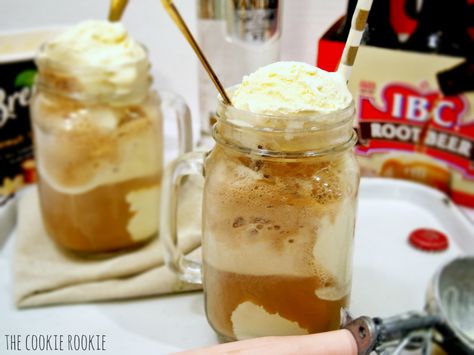 Adult Root Beer Floats! Ice cream, Vanilla Vodka, and your fave root beer. YUM! - The Cookie Rookie Alcoholic Root Beer Float, Root Beer Float Recipe, Root Beer Floats, Boozy Ice Cream, The Cookie Rookie, Cookie Rookie, Beer Float, Ice Cream Floats, Frozen Cocktails