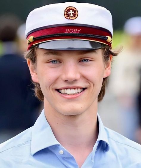 ⚜️ Madameei ⚜️ on Instagram: “#New Prince Felix of Denmark, younger son of Prince Joachim and Alexandra, Countess of Frederiksborg, graduated from Old Hellerup Gymnasium…” Prince Felix Of Denmark, Prince Felix, Body Picture, Danish Royal Family, George Vi, Danish Royals, Denmark, Royal Family, Prince