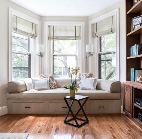 Kitchen Nook Ideas Bay Windows, Window Seat Living Room, Reading Nook Window, Bay Window Benches, Kitchen Nook Ideas, Living Room Bay Window, Guest Room Office Combo, Bay Window Living Room, Bay Window Ideas