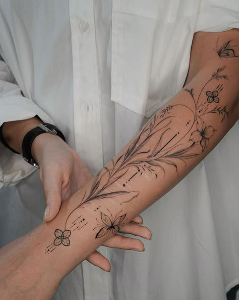 Free Hand Tattoo, Inspiration Tattoo, Floral Tattoo Sleeve, Spine Tattoos For Women, Arm Band Tattoo, Modern Tattoos, Line Work Tattoo, Spine Tattoos, Sleeve Tattoos For Women