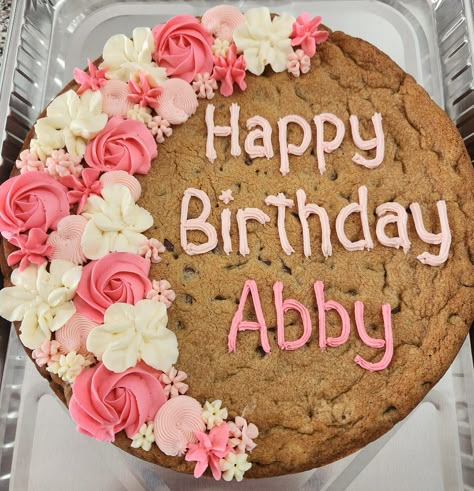 Cookie Cake Flower Design, Cookie Cake Preppy, Girly Cookie Cake, Floral Cookie Cake, Cute Cookie Cake Designs, Cookie Cake Decorating Ideas, My 14th Birthday, Cookie Cake Ideas, Cookie Cake Decorations