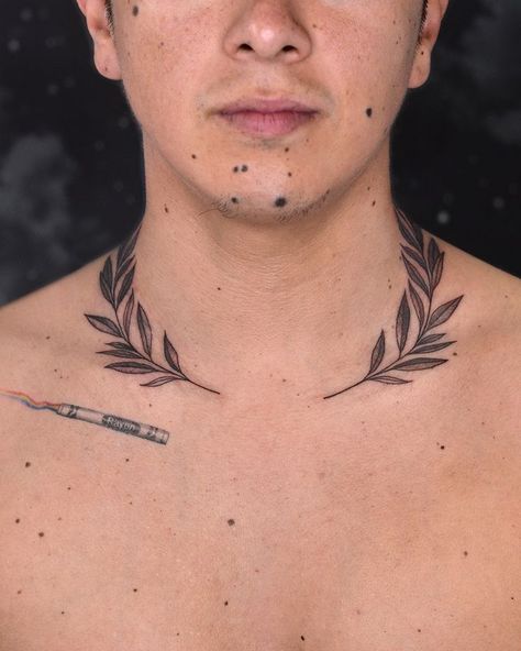 Leaves Around Neck Tattoo, Chest Neck Tattoo, Collar Bone Tattoo For Men, Neck Tattoo Ideas, Tatoo Styles, Clavicle Tattoo, Masculine Tattoos, Throat Tattoo, Cool Chest Tattoos