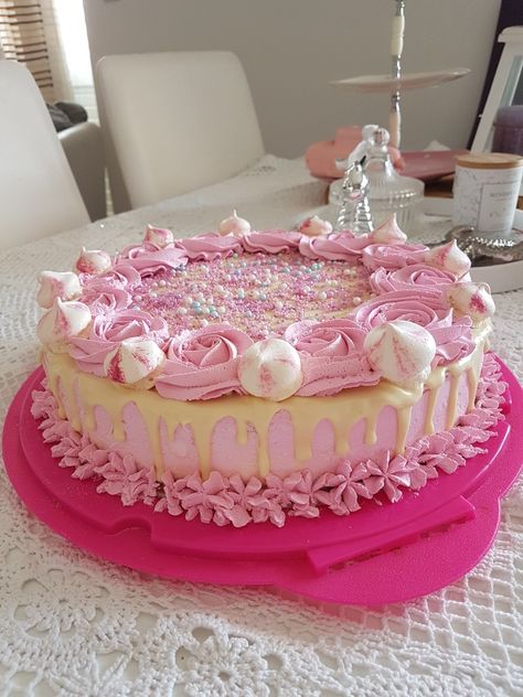 Another birthday cake for my three year old baby girl...this time cheese cake...just pinking... 4 Year Birthday Cake, 3 Tier Birthday Cake, Tier Birthday Cake, Tiered Cakes Birthday, Phone Wallpaper Pink, Wallpaper Pink, Sheet Cake, Baby Cake, Cake Ideas