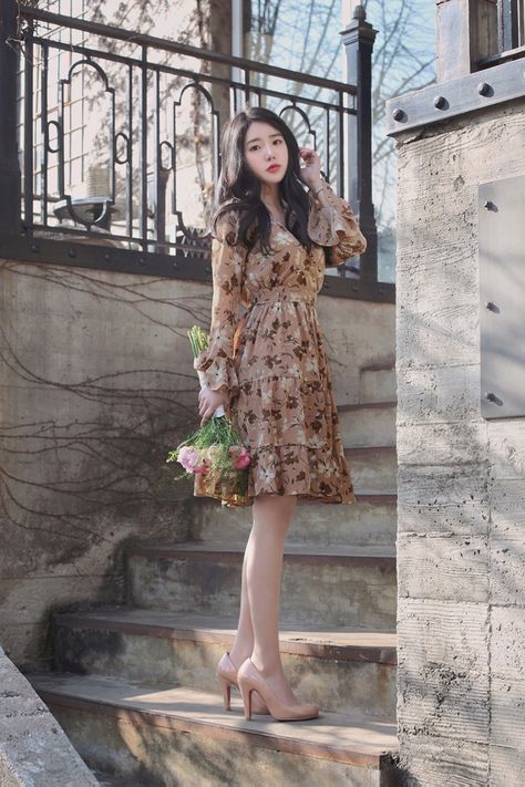 Asianiliفساتين cious. Frock Fashion, Korean Fashion Dress, Korean Girl Fashion, Korean Dress, Ulzzang Fashion, Jolie Photo, Knee Dress, 인물 사진, Korean Outfits