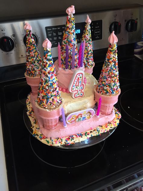 Princess Castle Cupcakes, Diy Castle Birthday Party, Birthday Cake Eight Year Old, Diy Princess Castle Cake, Princess Cake Homemade, Candy Castle Cake, Easy Princess Castle Cake, Diy Princess Cake Easy, Easy Princess Birthday Cake