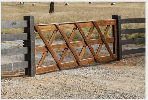 Rustic Yard Fence Ideas, Rustic Gate Entrance, Horse Stall Signs Diy, Decorative Wooden Fence, Country Driveway Ideas, Ranch Gates Entrance Ideas Wood, Country Fences And Gates, Sliding Electric Gates Driveways, Driveway Gate Ideas Diy