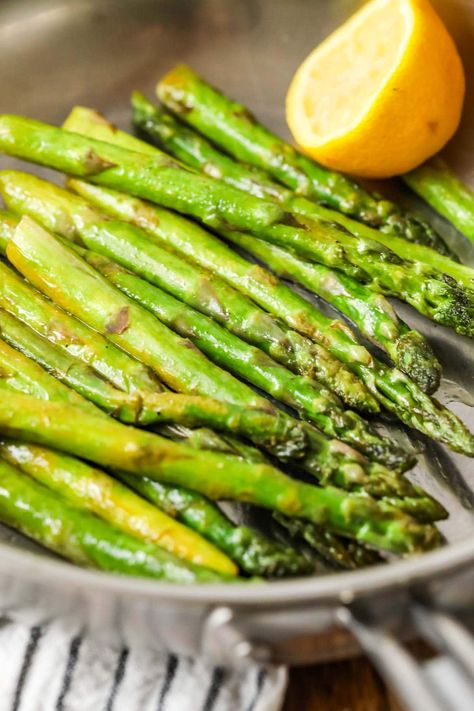 An easy asparagus recipe that's full of flavor! This easy side dish recipe makes for the perfect easy side for your weeknight dinner. A great and flavorful veggie recipe! Crunchy Asparagus Recipes, Tender Asparagus Recipes, Best Way To Make Asparagus, Fresh Asparagus How To Cook, Blanched Asparagus Recipes, Green Asparagus Recipes, Asperigus Recipes, Asparagus Healthy Recipes, Asian Asparagus Recipes