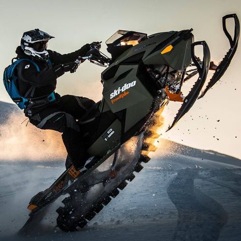 Skidoo Freeride #skidoo Sledding Snowmobile, Ski Doo Snowmobile, Skidoo Snowmobile, Snow Vehicles, Snow Fun, Ski Doo, Black Mountain, Snow Sports, Jet Ski