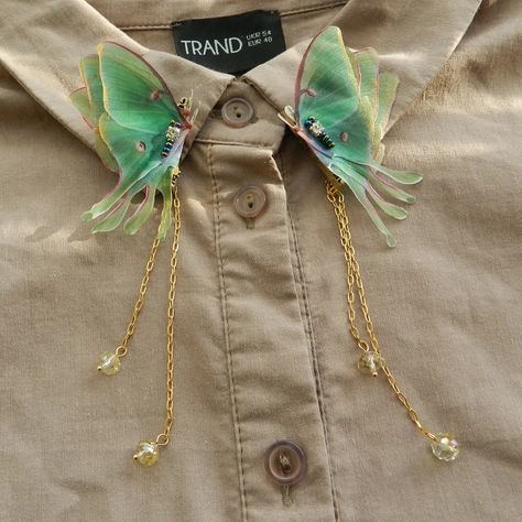 Monarch Butterfly Wings, Random Accessories, Infinite Money, Silk Moth, Collar Brooch, Butterfly Hair Accessories, Moth Butterfly, Prom Inspo, Collar Clips