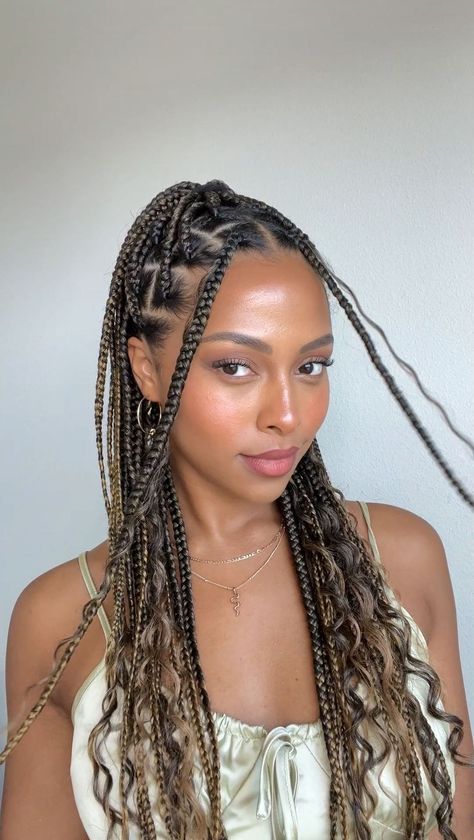 Black Braids Hairstyles With Curls, Braids For Summer 2023, Womens Braids Hairstyles, Afro Braid Hairstyles, Braids Styling For Black Women, Box Braid Aesthetic, Braids Summer 2024, Knotless Braids In Ponytail, Woman Braids Hairstyles