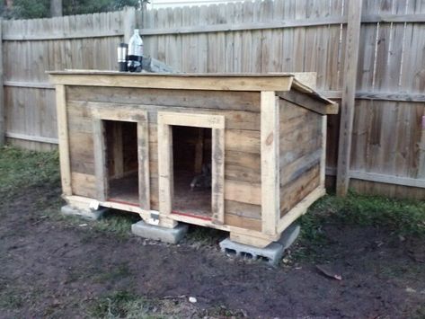 Double Dog House Outdoor, Dog House For 2 Dogs, Simple Dog House, Double Dog House, Dog House Plan, Pallet Dog House, Kennel Ideas, Build A Dog House, Dog House Plans