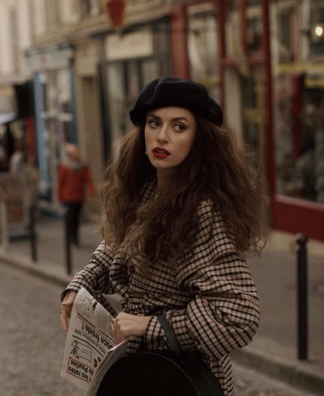 #vintage #fall Leanne Ansar Hair, Léanne Ansar, French Fits, Writer Academia, Cafe Shoot, Recreate Pictures, Thrift Inspiration, Romantic Italian, Korean Fashion Black