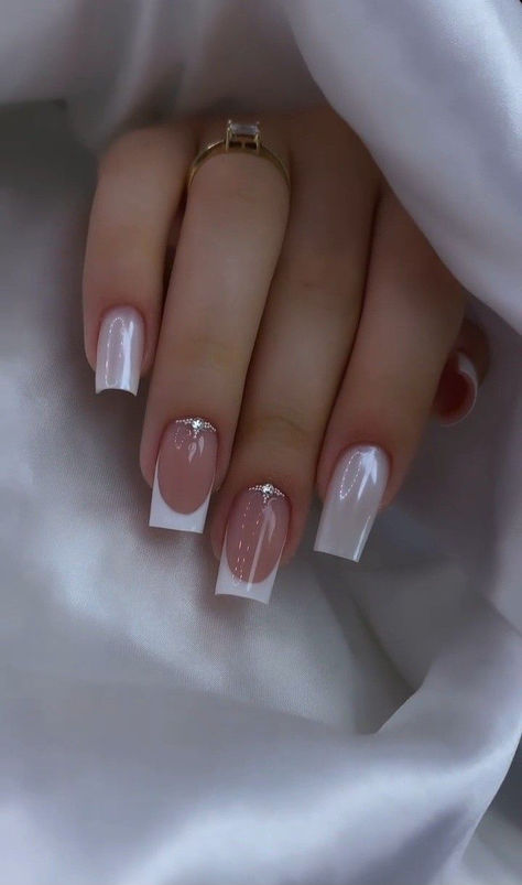 Elegante Nail, Soft Gel Nails Design Classy, Elegant Nails French Tips, Wedding Nails Classy, Nails Elegant, Simple Elegant Nails Short, Classy Short Nail Designs, Nail Elegant, Elegant Nail