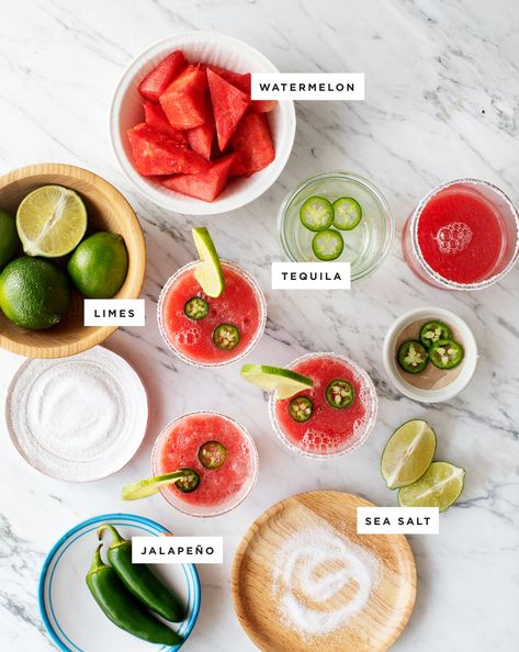 These refreshing margaritas are lightly naturally sweet (from the watermelon), and nicely spicy. Easy to make - great for summer entertaining! Spicy Watermelon Margarita, Watermelon Margarita Recipe, Watermelon Tequila, Spicy Watermelon, Watermelon Margaritas, Easy Summer Cocktails, Healthy Cocktails, Jalapeno Recipes, Recipes Gluten Free