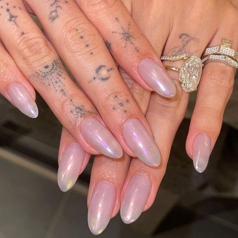 Hailey Bieber Nails, Bieber Nails, Wife Nails, New Years Eve Nails, Kiss Nails, Nail Techniques, Glazed Donut, Mob Wife, Nails 2024