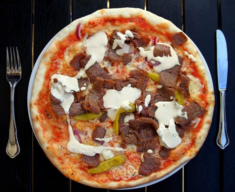 Kebab Pizza, Fredrik Backman, Greek Gyros, Food Kiosk, Visit Sweden, Fast Food Items, Swedish Recipes, Exotic Food, Favourite Food