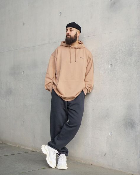 Ugur | Creator - Fashion on Instagram: “🤎🤎 . . . . . #oversizedhoodie #oversized #snobshots #highsnobietystyle #outfitpost #balenciaga #outfitinspiration #ootd #outfitoftheday…” Oversized Outfit Men, Oversize Outfit, Fashion Creator, Man Clothes, Fit For Men, Simple Fits, Sweater Oversize, January 27, Wardrobe Ideas