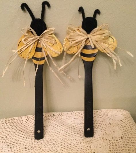 Bee Hives Diy, Bumble Bee Decorations, Bumble Bee Craft, Bee Hive Craft, Gingerbread Decor, Sunflower Crafts, Home Decor Spring, Honey Bee Decor, Upcycled Wood