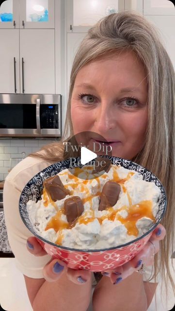 3 Ingredients Dip, Twix Dip Recipe, Twix Dip, Skor Apple Dip Recipes, Skor Dip For Apples, Cream Cheese Taffy Apple Dip, Recipes With Twix Candy Bars, Sweet Dips Recipes, Foodie Instagram