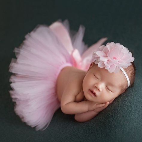 Infant Photoshoot, Photography Sets, Headband Photography, Newborn Tutu, Foto Newborn, Newborn Photo Outfits, Baby Fotografie, Plain Skirt, Newborn Photography Poses