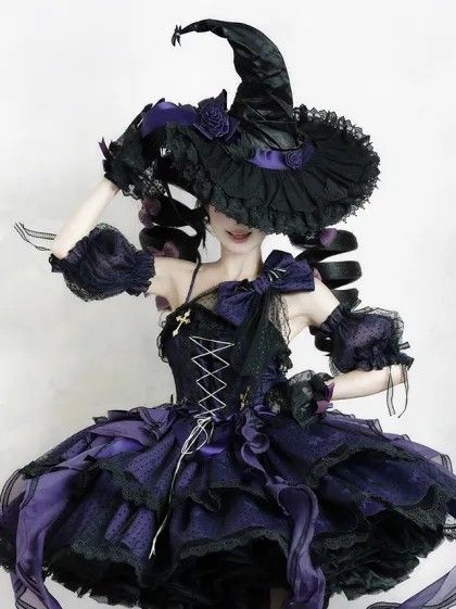 Witch Art Outfit, Witch Outfit Inspiration, Aesthetic Costumes Halloween, Witch Clothes Aesthetic, Gothic Witch Outfits, Witch Hat Aesthetic, Cute Witch Outfits, Witch Clothing Aesthetic, Witch Outfits Aesthetic