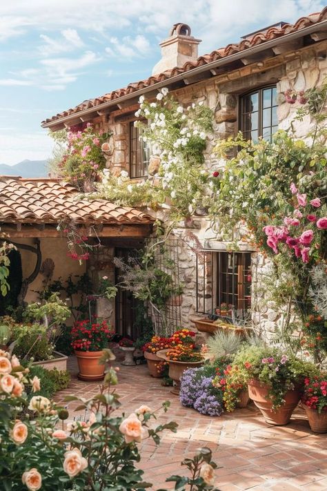 Italy Cottage, Nature Home, Natural Building, Mediterranean Homes, Stone Houses, Tuscany Italy, French House, Stone House, Family House