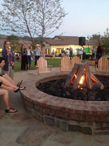 outdoor fire pit? Large Fire Pit Ideas, Deck With Fire Pit, Backyard Firepits, Outdoor Cottage, Outdoor Fire Pit Area, Outdoor Living Deck, Backyard Creations, Fire Pit Ideas, Large Fire Pit