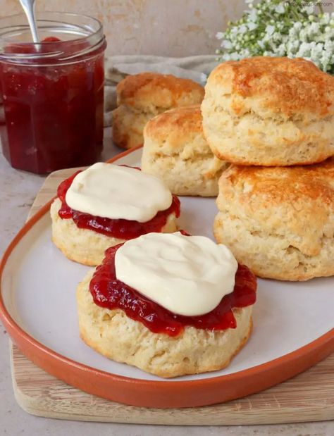 Irish Scones Recipe, Afternoon Tea Scones, Plain Scones, Soft Bread Recipe, Scones And Jam, Vegan Scones, Small Batch Baking, Scones Recipe Easy, Homemade Scones