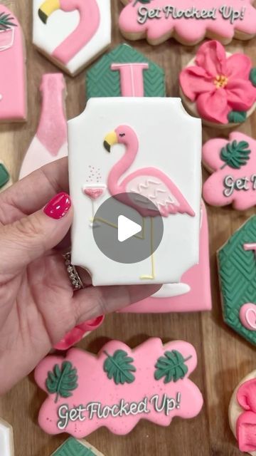 22Leela Cookies, LLC on Instagram: "Just a new favorite summer set here: tropical flamingos and rosé 🩷🦩🌿🥂 • • • • inspired by @cookietherapy18  #sugarcookies #customcookies #cookieart #cookiedecorating #22leelacookies #royalicingcookies #charlestoncookies #charlestonbaker #flamingocookies #tropicalcookies #getflockedup #" Flamingo Birthday Cookies, Flamingo Cookies Decorated, Flamingo Cookies, Pink Cookies, Tropical Birthday, Flamingo Birthday, Pool Birthday Party, Cookies Decorated, August 21