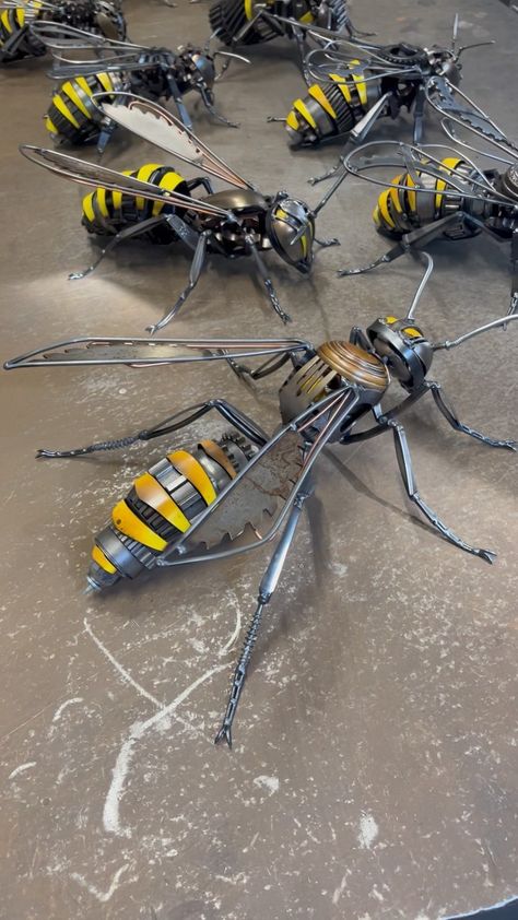 Paper Wasp, Cutlery Art, Recycled Metal Art, Metal Artwork Wall, Welding Art Projects, Garden Art Sculptures Diy, Garden Deco, Metal Garden Art, Garden Artwork