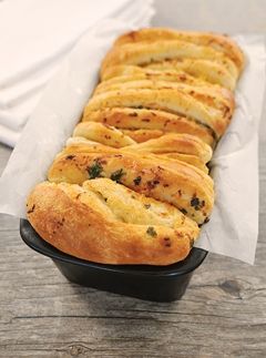 Bridgford Bread and Roll Dough Cheesy Garlic Pull-Apart Loaf - Bridgford Bread and Roll Dough Bridgeford Rolls Recipes, Bridgeford Dough Recipes, Frozen Bread Dough Recipes, Pretty Pie Crust, Easy Breads, Pull Apart Loaf, Cheesy Pull Apart Bread, Bread Bites, Savory Bread Recipe