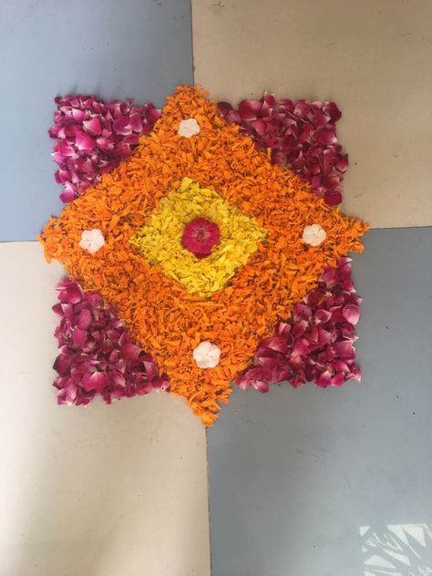 Flower Small Rangoli, Pookkalam Designs, Small Flower Rangoli, Mini Rangoli, Vat Savitri, 2023 Rangoli, Rangoli Idea, Floral Rangoli, Onam Pookalam