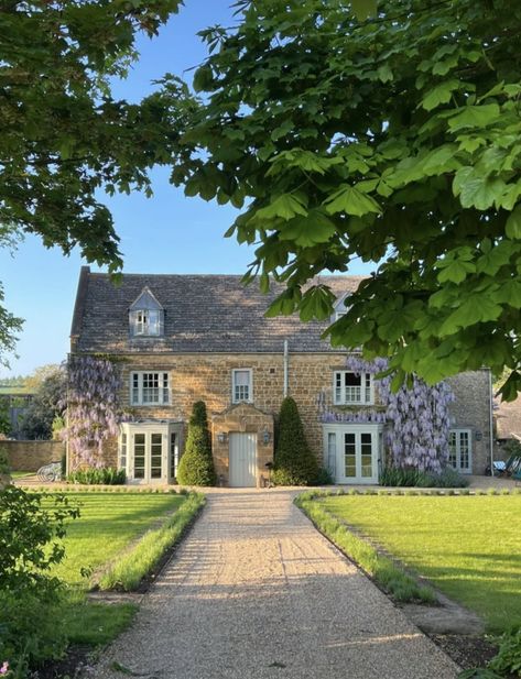 Sustainable Living Room, Cotswold House, Cotswolds Cottage, Soho Farmhouse, Dream Life House, Countryside House, Living Room Decor Ideas, English House, Soho House