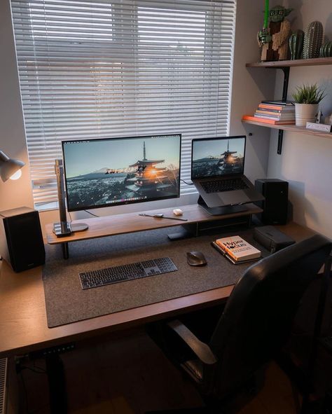 Gaming Setup Bedroom Small Spaces, Setup Bedroom, Gaming Setup Bedroom, Home Studio Setup, Desktop Setup, Bedroom Setup, Workspace Inspiration, Workspace Design, Game Room Design