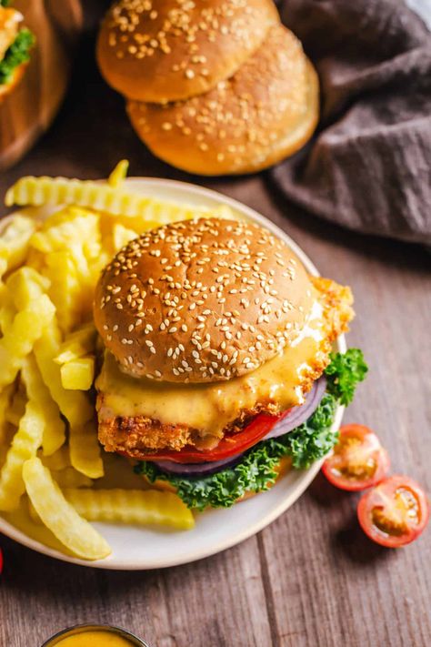 Best Chicken Burger Recipe, Crispy Chicken Burgers, Lemon Juice Uses, Homemade Honey Mustard, Chicken Burgers Recipe, Fall Appetizers, Honey Mustard Sauce, Burger Buns, 30 Minute Meals